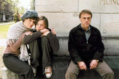 Christoph Waltz, alias Thomas Sell, hat für einen Mord gesessen, den er nicht begangen hat.